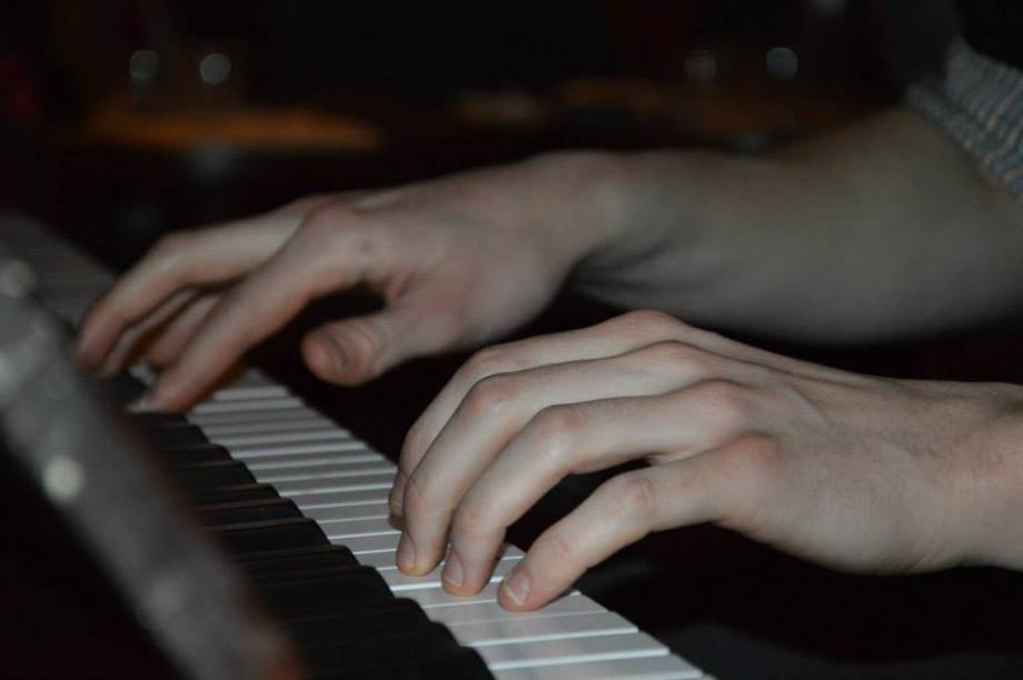 969968_710300959020248_800206078_n